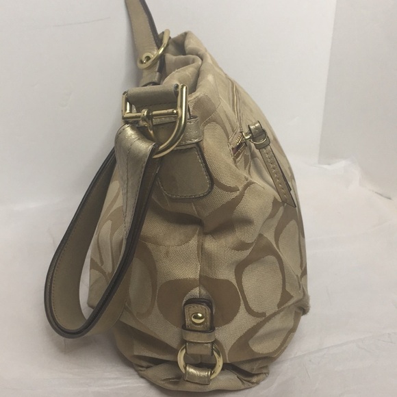 24CM SIGNATURE DUFFLE (COACH F15067)
GOLD/KHAKI - Picture 5 of 9